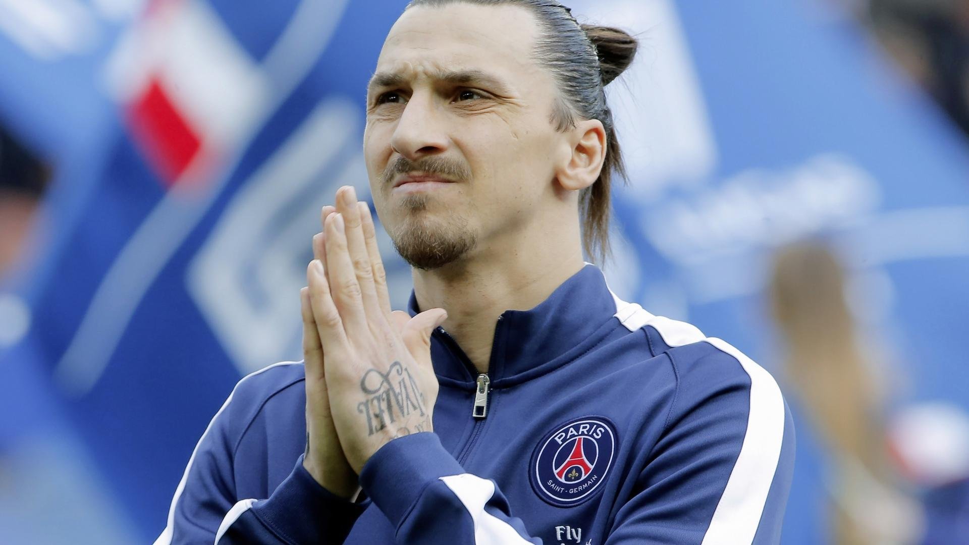 开云官网-斯坦福桥风暴，切尔西集体闪耀，本泽马孤胆无解，图赫尔赛后深情拥抱致敬，斯坦福桥的掌声，图赫尔拥抱致敬本泽马，但切尔西才是今夜的主角
